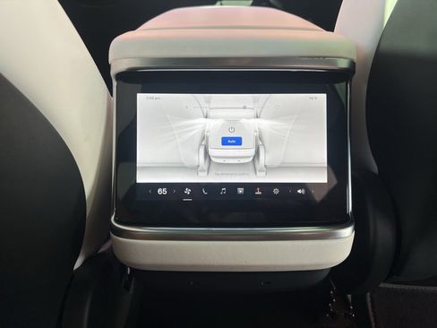 Used 2021 Tesla Model S Plaid image 17