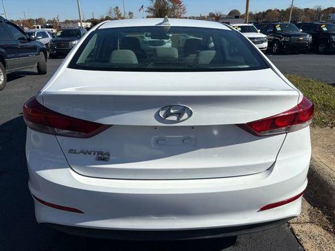 Used 2017 Hyundai Elantra SE w/ Cargo Package image 6