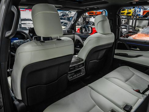 Used 2024 Lexus LX 600 4WD w/ Luxury Package image 25