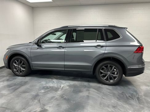 Used 2022 Volkswagen Tiguan SE AWD/4WD image 12