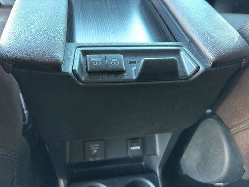 Used 2024 Toyota Sienna Platinum AWD/4WD image 27