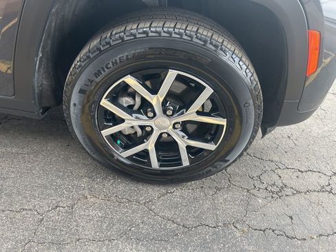 Used 2024 Jeep Grand Cherokee Limited image 39