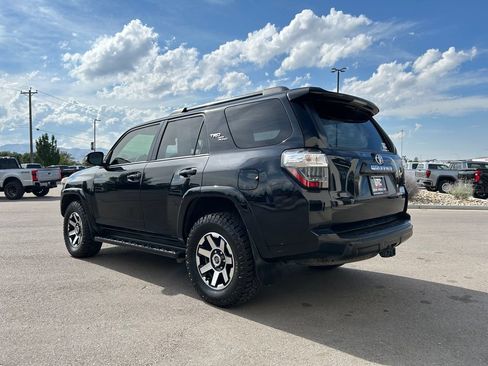 Used 2020 Toyota 4Runner TRD Off-Road Premium AWD/4WD image 4