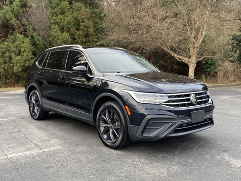Used 2022 Volkswagen Tiguan SE image 2