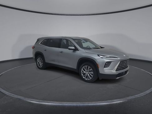 Used 2025 Buick Enclave Preferred FWD image 3