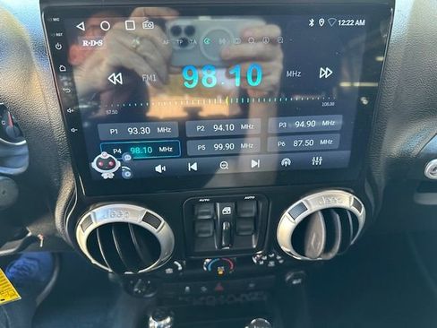 Used 2016 Jeep Wrangler Unlimited Rubicon w/ Connectivity Group image 21