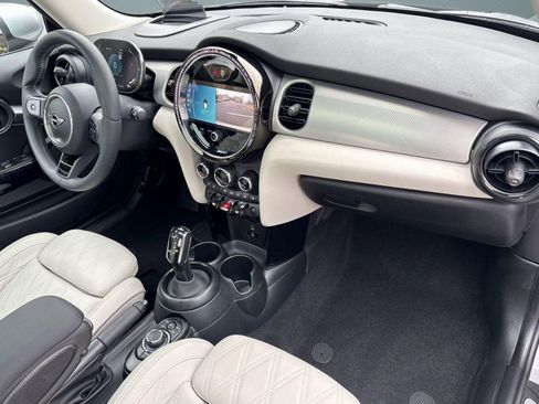 Used 2024 MINI Cooper 2-Door Hardtop image 31