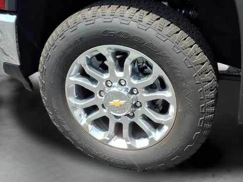 Used 2025 Chevrolet Silverado 2500 LTZ w/ LTZ Plus Package AWD/4WD image 17