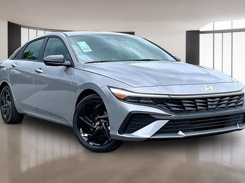 Used 2026 Hyundai Elantra Sport FWD image 3