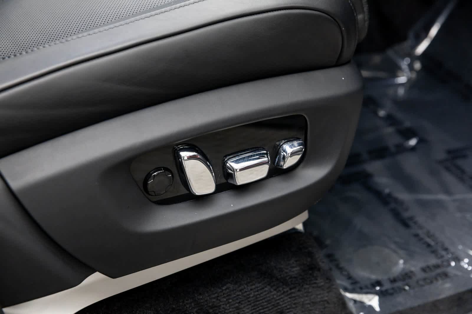 Certified 2022 Rolls-Royce Cullinan AWD/4WD image 39
