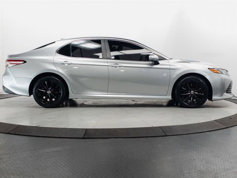 Used 2020 Toyota Camry LE image 12