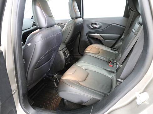 Used 2019 Jeep Cherokee Limited w/ Luxury Group image 15