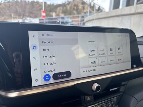 Used 2023 Toyota Crown Limited image 16