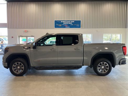 Used 2024 GMC Sierra 1500 AT4 w/ Technology Package AWD/4WD image 8