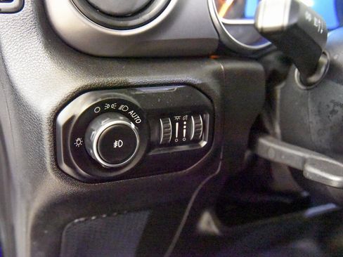 Used 2020 Jeep Wrangler Sport image 15