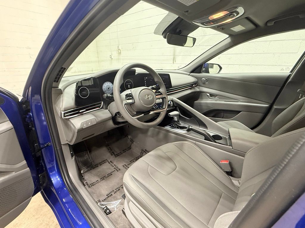 Used 2024 Hyundai Elantra SEL FWD image 24