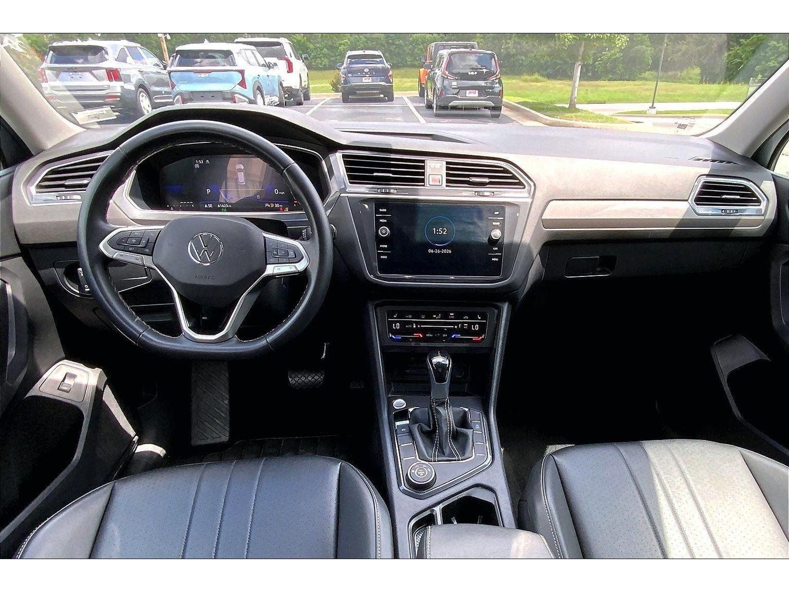 Used 2024 Volkswagen Tiguan SE AWD/4WD image 11