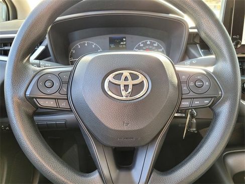 Used 2025 Toyota Corolla LE image 27