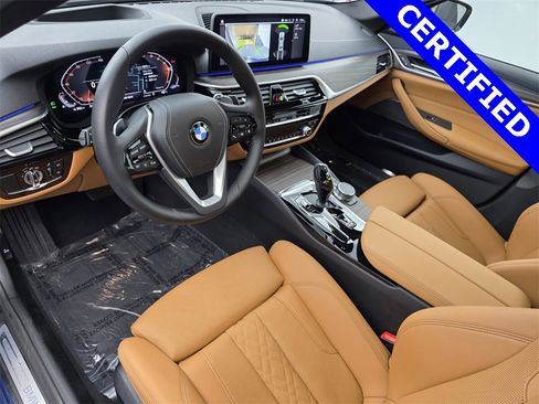 Used 2023 BMW 540i w/ Premium Package image 10