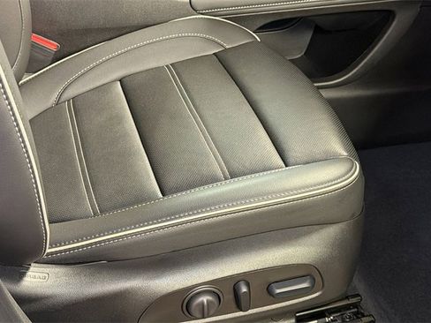 Used 2023 GMC Acadia Denali w/ Denali Ultimate Package image 11