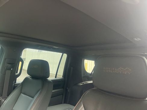 Used 2024 Chevrolet Suburban High Country image 28