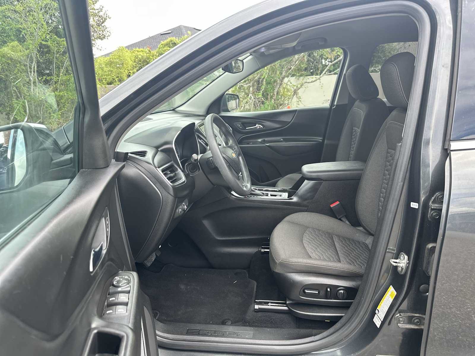 Used 2019 Chevrolet Equinox LT FWD image 2
