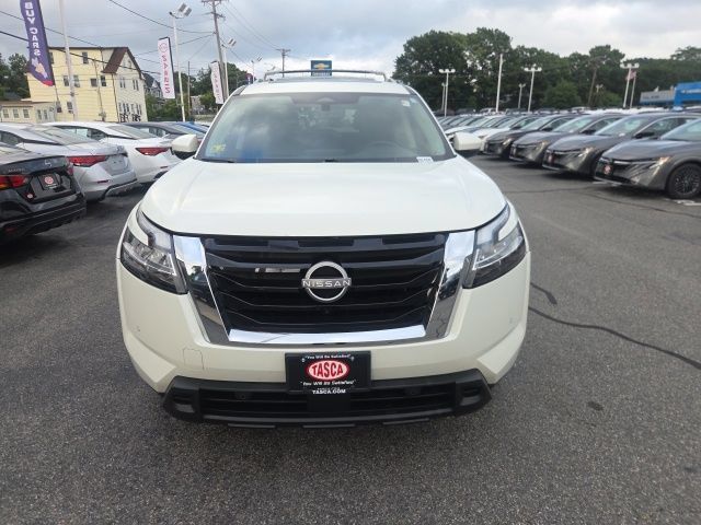 Used 2023 Nissan Pathfinder SL w/ SL Premium Package AWD/4WD image 2