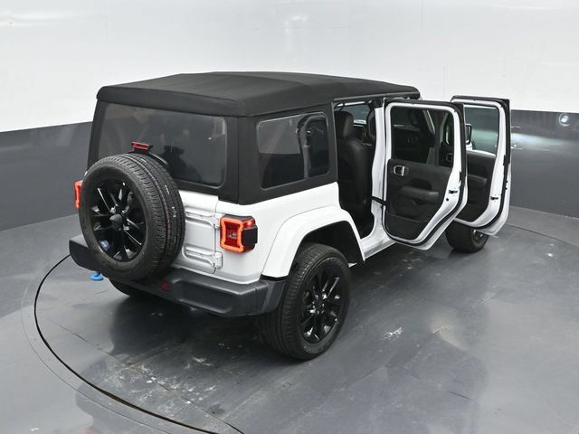 Used 2023 Jeep Wrangler Unlimited Sahara w/ Cold Weather Group AWD/4WD image 24