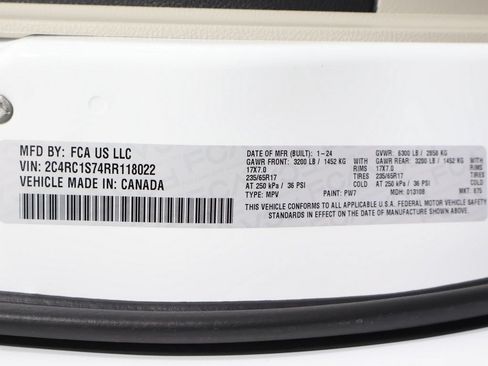 Used 2024 Chrysler Pacifica Limited FWD image 57