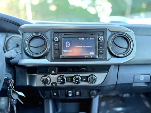 Used 2018 Toyota Tacoma SR5 AWD/4WD image 19