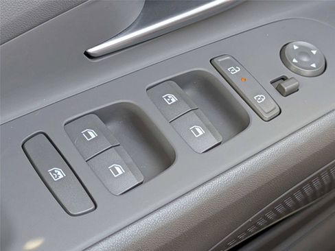 Used 2025 Hyundai Elantra SEL FWD image 27