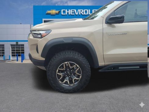 Used 2024 Chevrolet Colorado ZR2 w/ Technology Package AWD/4WD image 11