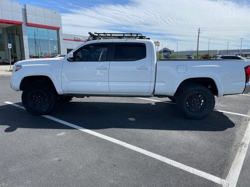 Used 2022 Toyota Tacoma SR5 AWD/4WD image 6