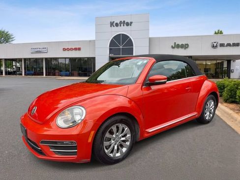 Used 2017 Volkswagen Beetle 1.8T S FWD image 1