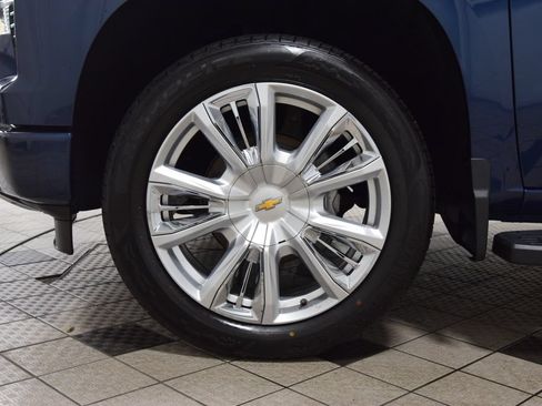 Used 2023 Chevrolet Silverado 1500 High Country w/ High Country Premium Package AWD/4WD image 30