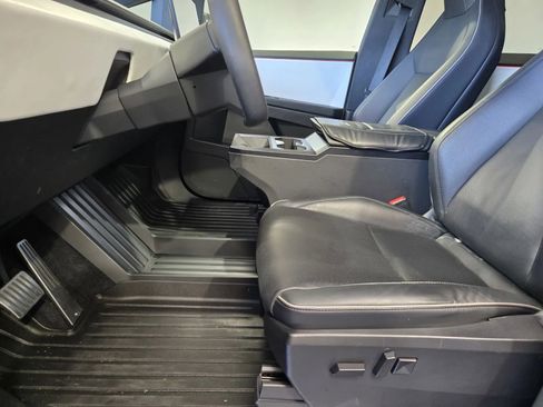 Used 2024 Tesla Cybertruck AWD Crew Cab image 14