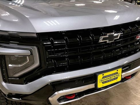 Used 2025 Chevrolet Suburban Z71 AWD/4WD image 29