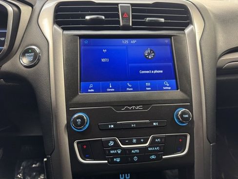 Used 2020 Ford Fusion SE image 16