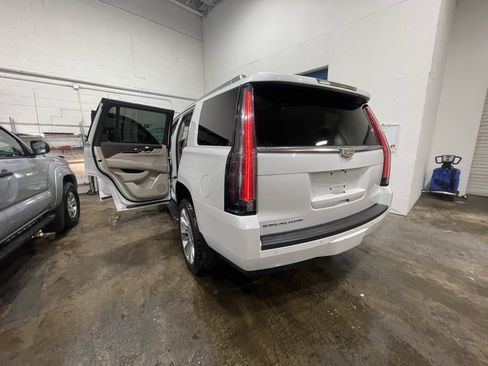 Used 2016 Cadillac Escalade Luxury image 10