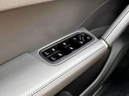 Used 2019 Porsche Cayenne image 30