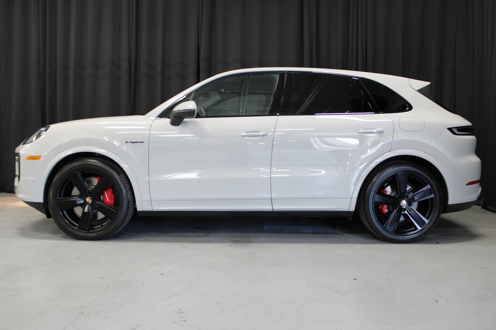 Certified 2026 Porsche Cayenne S AWD/4WD image 2