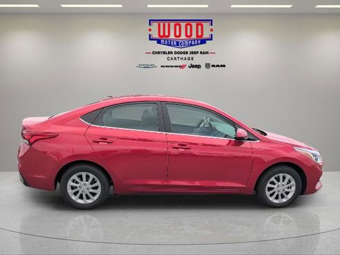 Used 2022 Hyundai Accent SEL FWD image 2