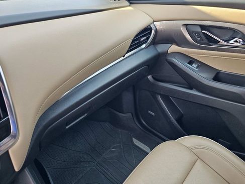 Used 2022 Chevrolet Traverse Premier FWD image 28