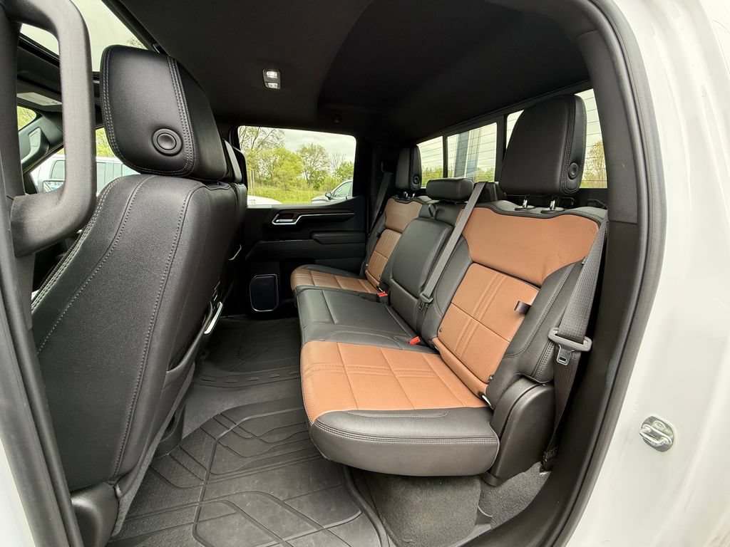 Certified 2023 Chevrolet Silverado 1500 High Country w/ Technology Package AWD/4WD image 30