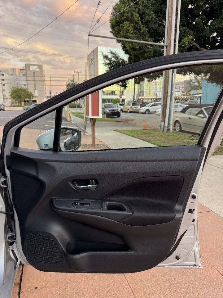 Used 2022 Nissan Versa SV FWD image 15