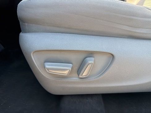 Used 2023 Toyota Highlander L FWD image 13