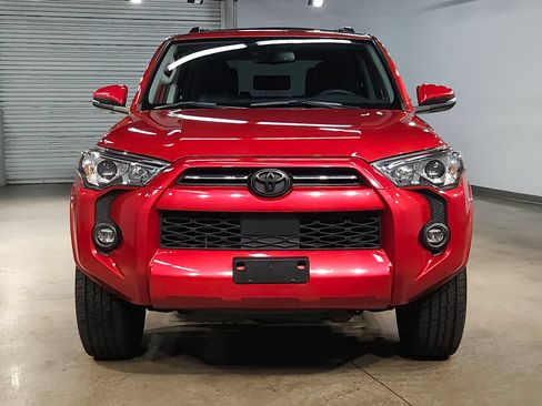 Used 2022 Toyota 4Runner SR5 Premium w/ Moonroof Package AWD/4WD image 2
