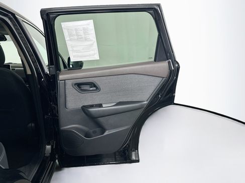 Used 2023 Nissan Rogue S FWD image 28