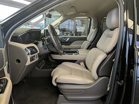 Certified 2024 Lincoln Navigator Premiere image 14
