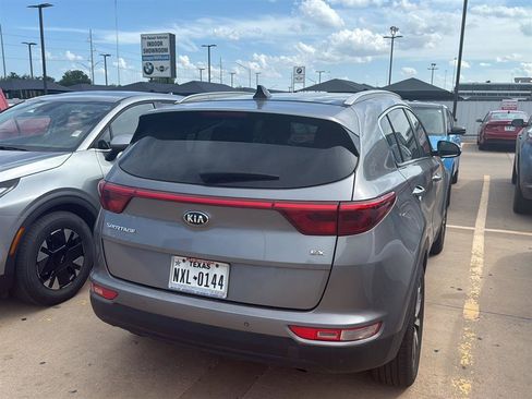 Used 2017 Kia Sportage EX w/ EX Technology Package FWD image 8